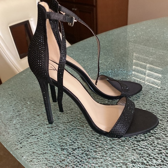 Shoes - Picture 4 of 4